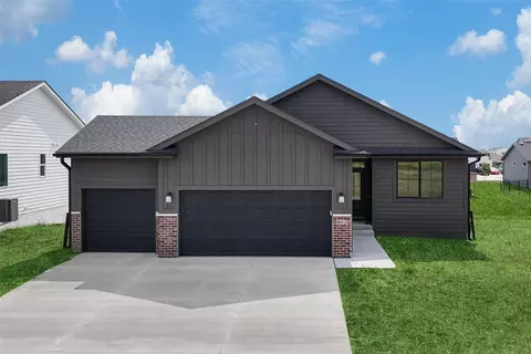 802 31st Ct SW, Altoona, IA 50009