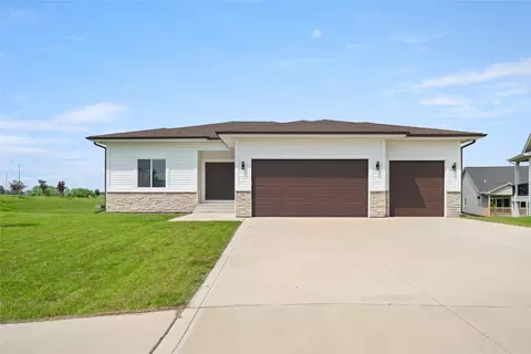 542 Bella St, West Des Moines, IA 50266