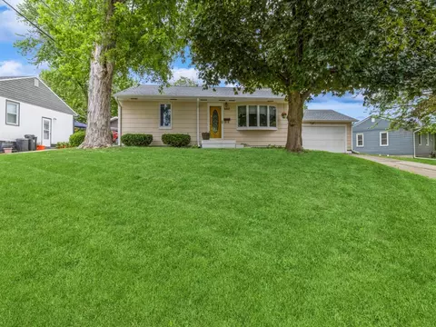 602 E 22nd St S, Newton, IA 50208
