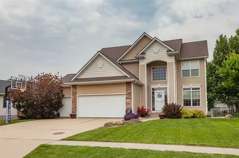 4308 126th St, Urbandale, IA 50323