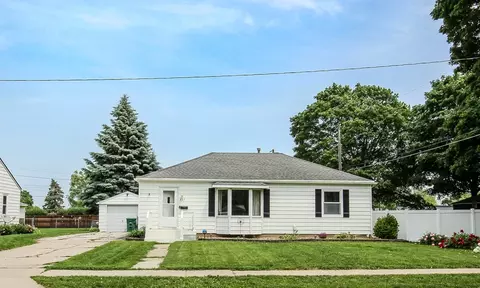 621 SW Southlawn Cir, Ankeny, IA 50023