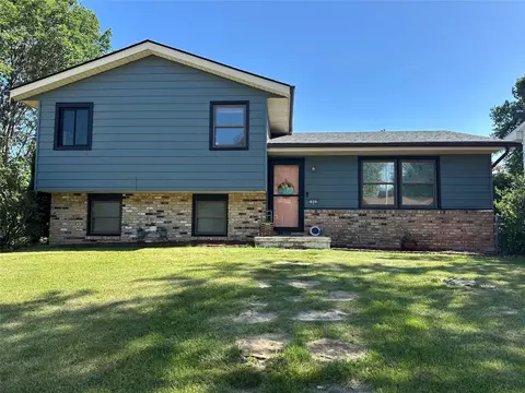 1002 3rd St SW, Altoona, IA 50009