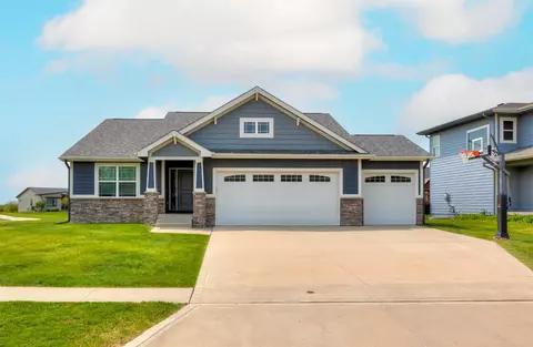 10566 NW 72nd Ln, Johnston, IA 50131