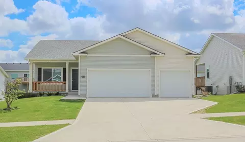 5515 167th St, Urbandale, IA 50323