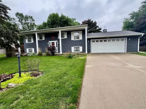 19 Sunset View Dr, Clear Lake, IA 50428
