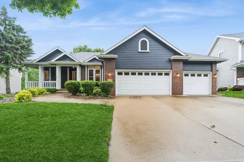8148 Durham Cir, Johnston, IA 50131