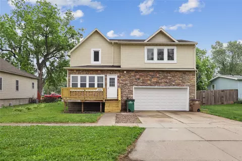 131 10th St, West Des Moines, IA 50265