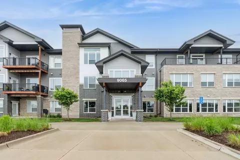 9065 Bishop Dr #315, West Des Moines, IA 50266