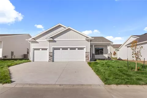 9383 Modena Ln, West Des Moines, IA 50266