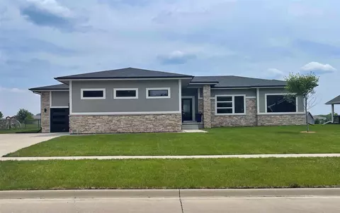 1604 Westside Dr, Polk City, IA 50226