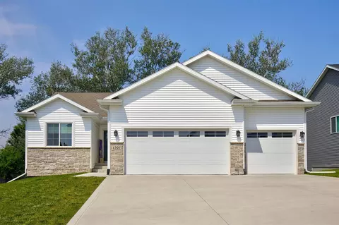 1307 Rolling Hills Dr, Norwalk, IA 50211