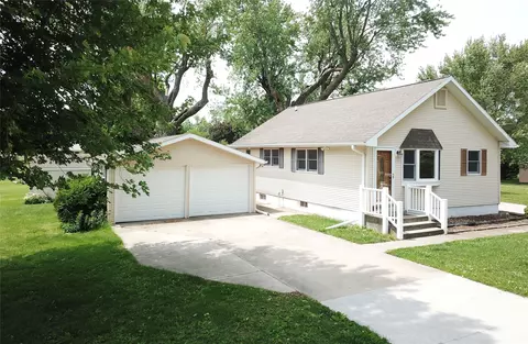 4530 NE 34th Ct, Des Moines, IA 50317
