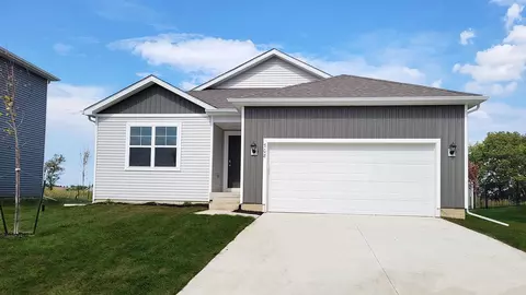 708 E Trail Ridge Pl, Indianola, IA 50125