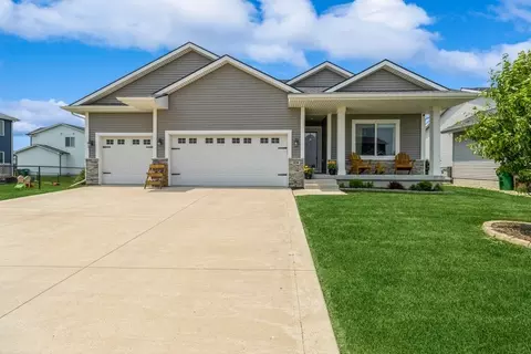 638 Lincoln St NE, Bondurant, IA 50035