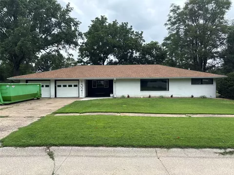 1321 9th Ave East Ave, Oskaloosa, IA 52577