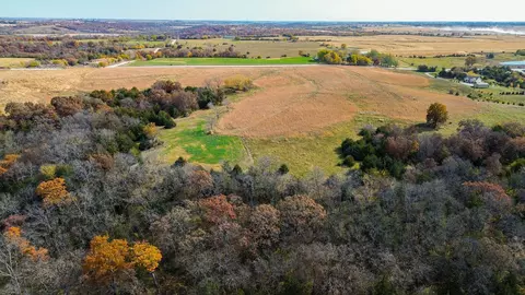 2 Hogback Bridge Rd, Earlham, IA 50072