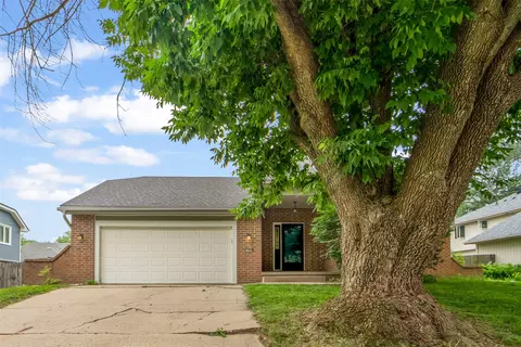 1495 Rio Valley Dr, Clive, IA 50325