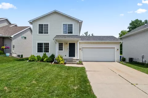 3605 Village Run Dr, Des Moines, IA 50317