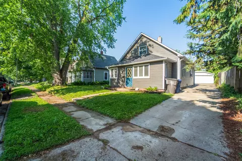 2336 E 13th St, Des Moines, IA 50316