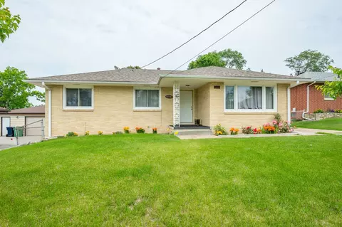 7409 Palm Dr, Urbandale, IA 50322