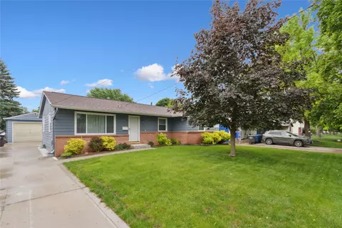 2901 E 40th Ct, Des Moines, IA 50317