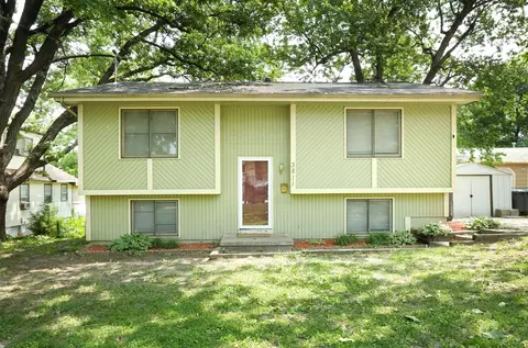 3811 SW 3rd St, Des Moines, IA 50315