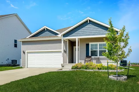6828 NW 106th St, Johnston, IA 50131