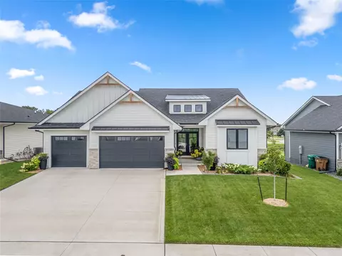 6739 Bright St, Johnston, IA 50131