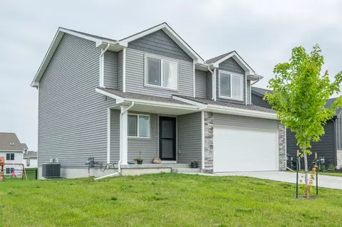 1255 NW Pine Bluff Cir, Waukee, IA 50263