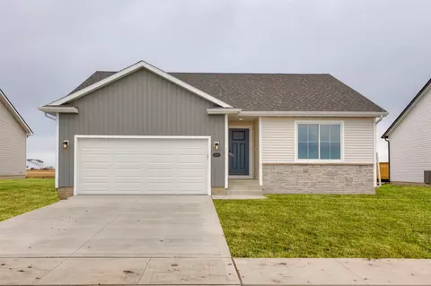 1201 Featherstone Ave NE, Bondurant, IA 50035