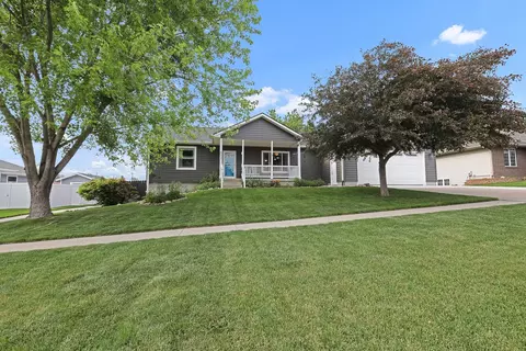 502 E Kayla Ln, Prairie City, IA 50228