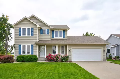 9383 Wilson St, West Des Moines, IA 50266