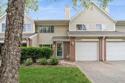 4420 104th St #11, Urbandale, IA 50322