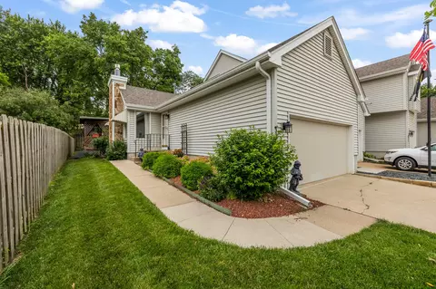3916 92nd Dr, Urbandale, IA 50322