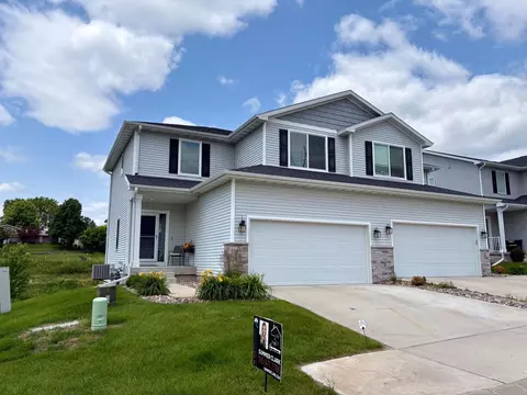 30 Keeneland Ct, Pleasant Hill, IA 50327