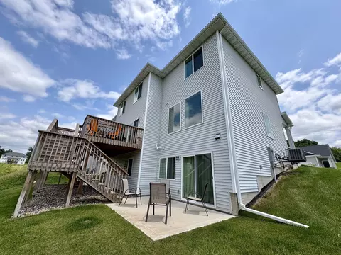 30 Keeneland Ct, Pleasant Hill, IA 50327