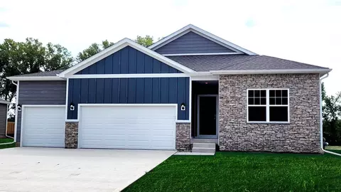 509 Meadows Ct, Polk City, IA 50226