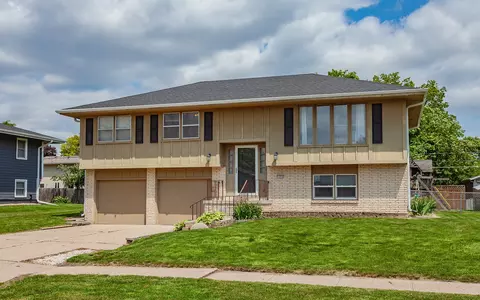 1205 SE Bel Aire Rd, Ankeny, IA 50021