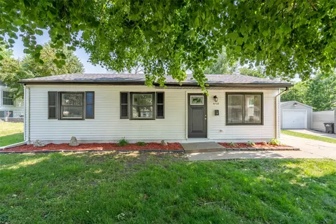 4127 E Seneca Ave, Des Moines, IA 50317