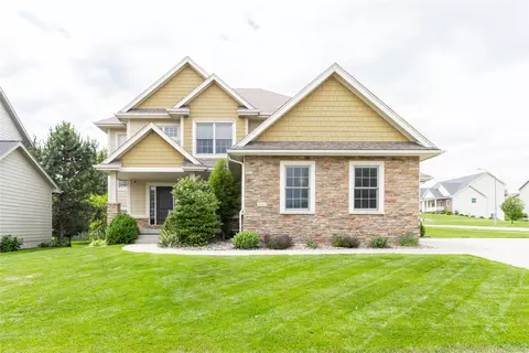 303 S 61st St, West Des Moines, IA 50266