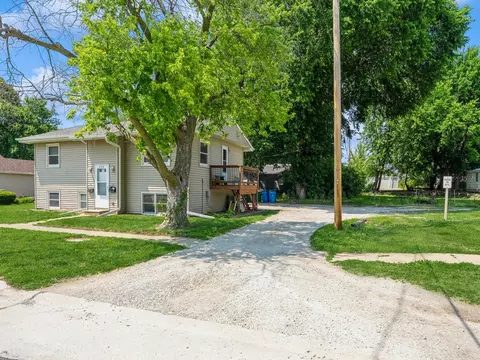 204 E 204 12 E 4th Ave, Indianola, IA 50125