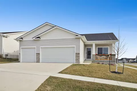 1143 Tuscany Dr SE, Altoona, IA 50009