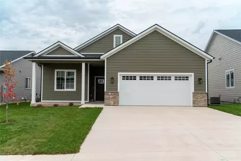 1148 Foxglove Rd, Pella, IA 50219