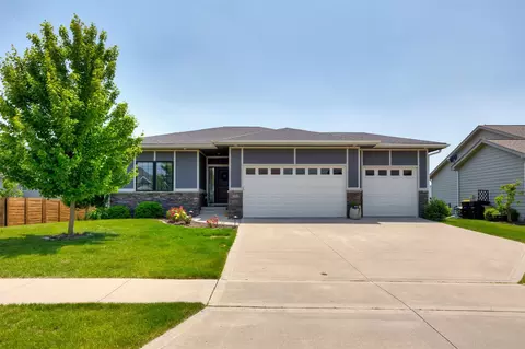 360 SE Tallgrass Ln, Waukee, IA 50263