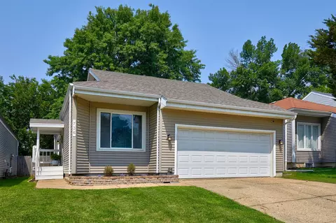 736 Knolls Ct, West Des Moines, IA 50265