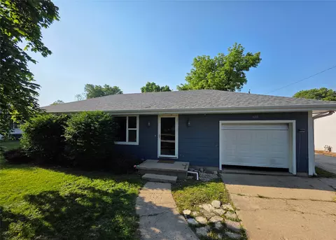 425 E 1st St, Earlham, IA 50072