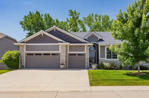 9180 Geanna Ct, West Des Moines, IA 50266