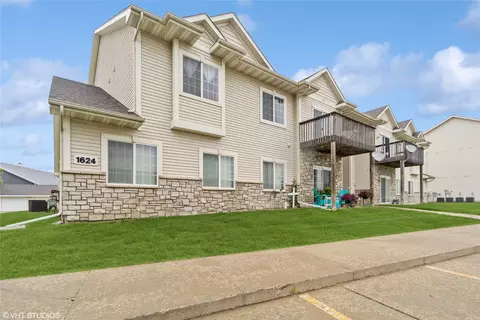 1624 NW Prairie Lakes Dr #4, Ankeny, IA 50023