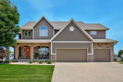 2815 147th St, Urbandale, IA 50323