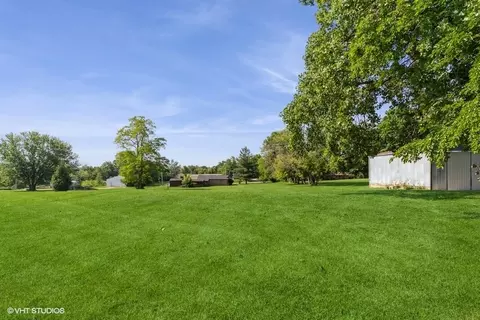 . E Pleasant Street, Knoxville, IA 50138